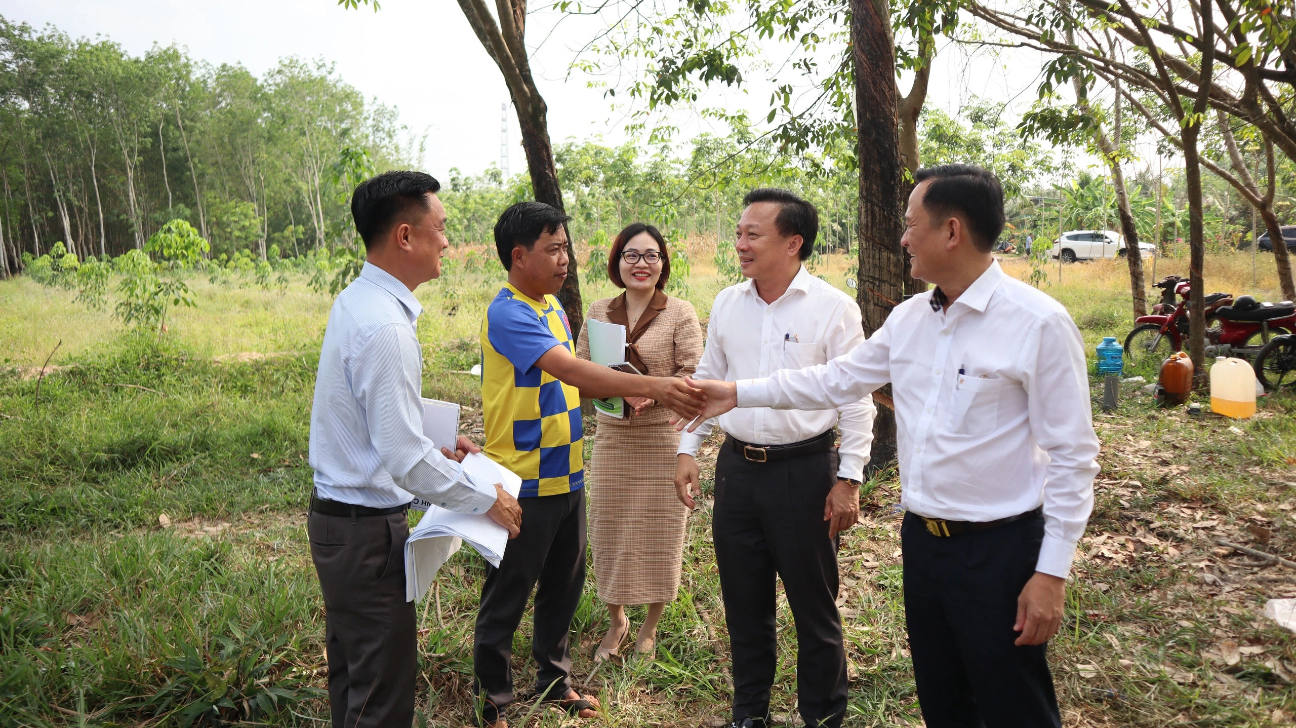 Người dân bàn giao mặt bằng làm cao tốc TP.HCM - Thủ Dầu Một - Chơn Thành