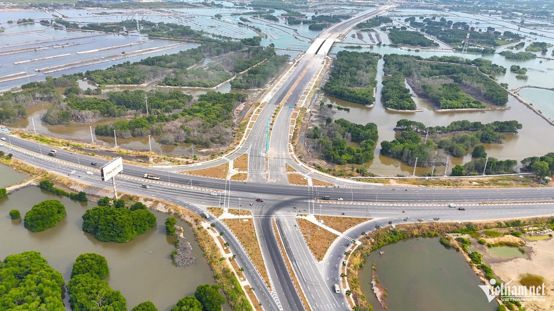 Sau sáp nhập, cơ hội rất lớn lẫn thách thức rất mới cho TPHCM