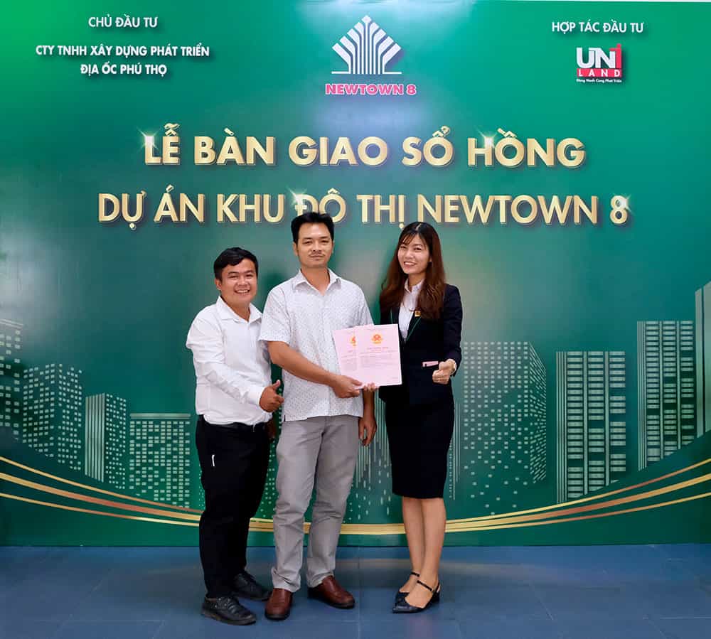 Uniland bàn giao sổ hồng dự án Newtown 8 đến tay khách hàng