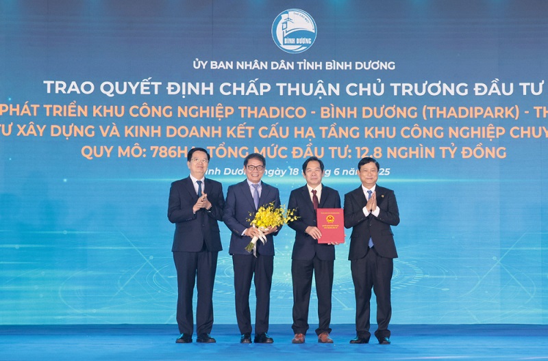 Bình Dương trao quyết định chấp thuận chủ trương đầu tư khu công nghiệp 786 ha